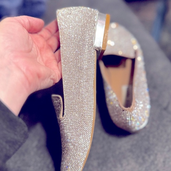 Steve Madden Women's Silver rhinestone Loafers sz 6 just in time for parties! - Picture 7 of 12